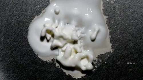 A primordial mass of goo becomes animated like an alien life-form under the influence of vibration.