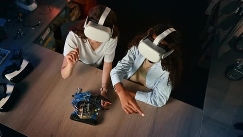 Young Adults Collaborate on Robot in Virtual Reality