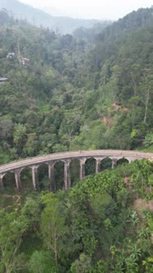 Vue aérienne du pont à neuf arches de Demodara, Ella, Sri Lanka