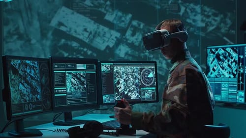 Militärsoldat bedient fortschrittliche Technologie in einer Kommandozentrale