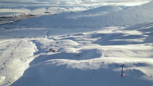 Cordillera de las Montañas Rocosas con un Cielo Dramático en HD
