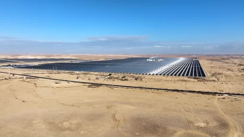 Parabolische Solarkollektoren, Sonnenkollektoren, Bauernhof, Luftaufnahme