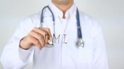 Índice de massa corporal IMC Doctor Writing on Glass