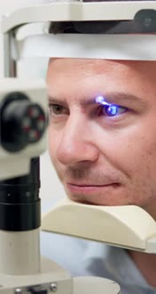 Sehtest, Augenuntersuchung und Optometrie für Seh-, Medizin- und Gesundheitsberatung bei Glaukom