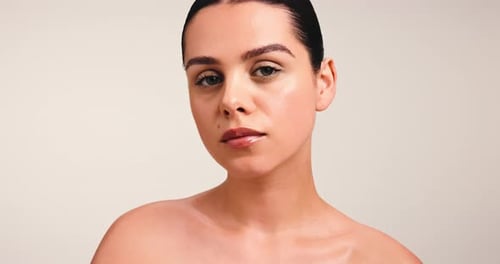 Rostro, maquillaje y mujer en estudio, bienestar y base sobre fondo blanco