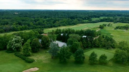 Luxurious golf course in the middle of Illinois.