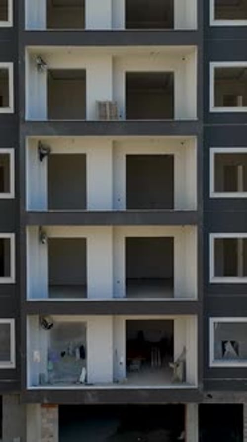 Vídeo vertical de casas de lujo en construcción Vista aérea de exquisitos proyectos residenciales