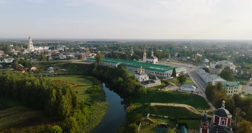 Vue aérienne du centre de Souzdal, ville russe avec églises et monastères orthodoxes, 2016