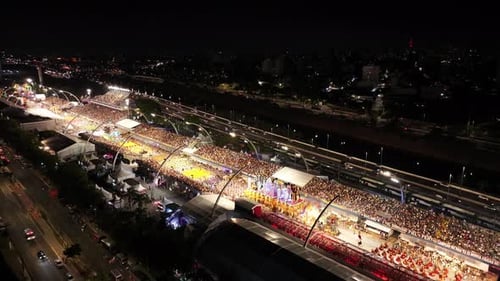 Famoso passeio de carnaval no sambódromo do Anhembi, no centro de São Paulo, Brasil.
