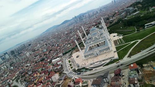 Camlica-Moschee auf dem Hügel von Istanbul, Kamerarollshot
