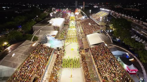 Famoso desfile de carnaval no sambódromo do Anhembi, no centro de São Paulo, Brasil.