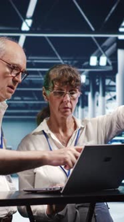 Vertical Colleagues Crosschecking Server Parts
