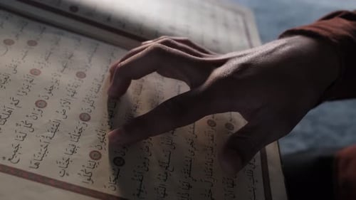 Dem Koran am Finger folgen