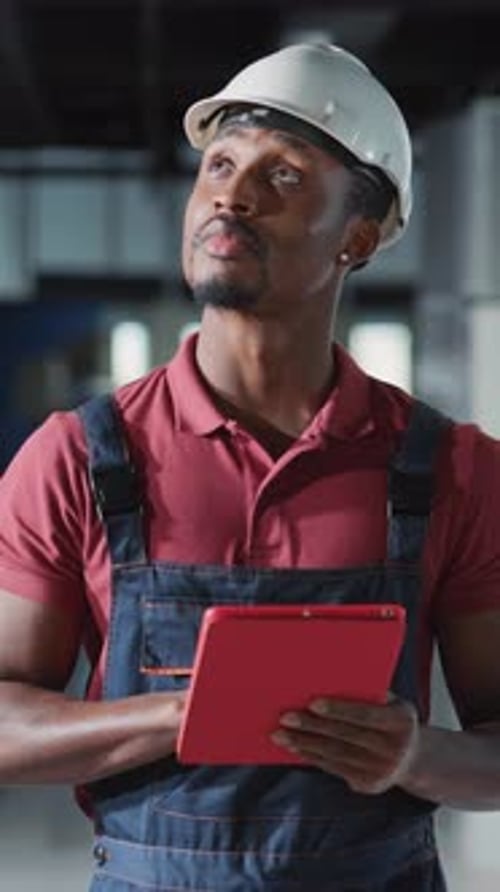 A Construction Worker Utilizing a Tablet for Enhanced Project Management Efficiency