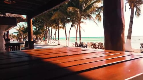 Área de estar ao ar livre na Riviera Maya, México. bela praia
