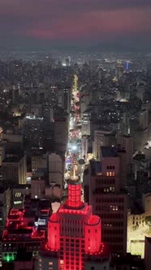 Impressionante Avenida São João, no centro de São Paulo, Brasil.