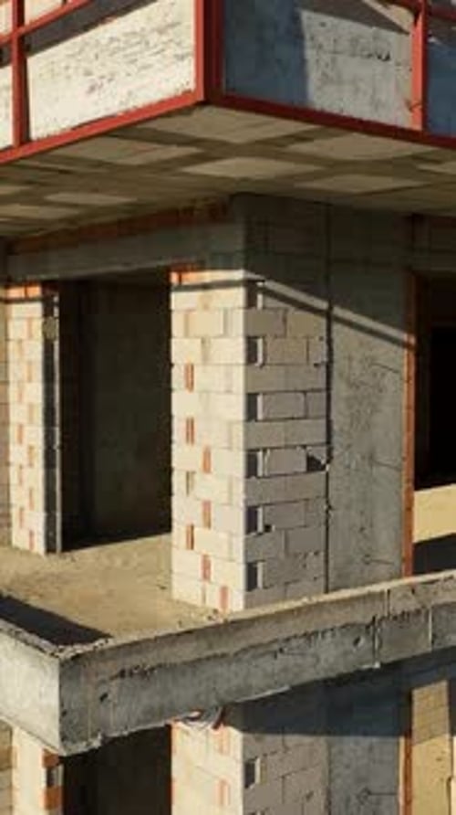 Vídeo vertical Construyendo el futuro desde la base hasta el techo