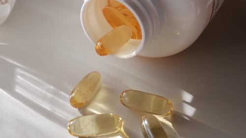 Nahrungsergänzungsmittel für ein gesundes Leben, wichtige Mineralien für den Körper an kalten Tagen, Omega 3, Zink