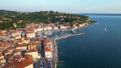 Luftaufnahme des Hafens von Piran, Slowenien