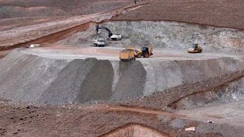 Caminhão basculante de areia