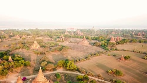 Étude à vol d'oiseau de Bagan au Myanmar.