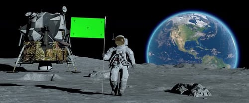 Der Mondastronaut geht mit einer Greenscreen-Flagge auf den Mond und platziert einen Fahnenmast auf der Mondoberfläche, ein