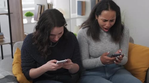 Shocked News Expressive Women Mobile Information