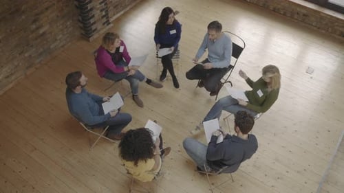 Atelier de thérapie de groupe, groupe assis en cercle