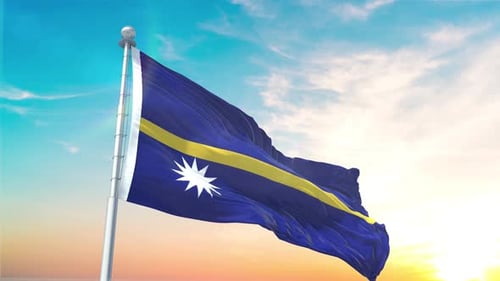 Flagge von Nauru weht realistisch mit Himmel