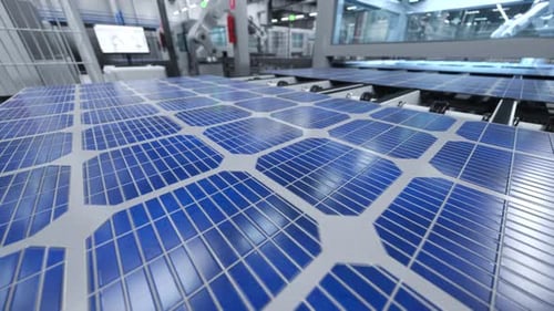 Des panneaux solaires déplacés dans l'installation à l'aide de chaînes de montage, rendu 3D, gros plan