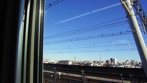 Concept de transport et de voyage - Vue sur la ville et la ligne à haute tension ferroviaire