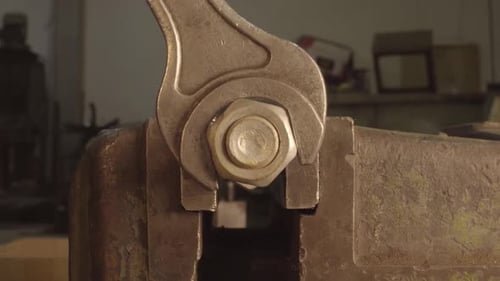 Video Shows Stepbystep Wrench Use for Metal Tasks and Techniques