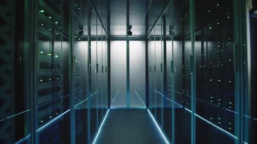 Serveurs rack dans un centre de données moderne