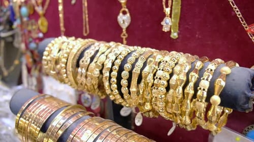 Pulseiras de joias douradas
