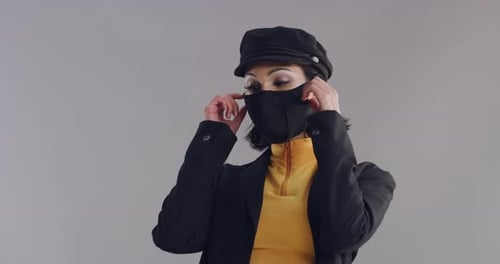 Vergessen wir nicht die ganze Schönheit hinter diesen Masken