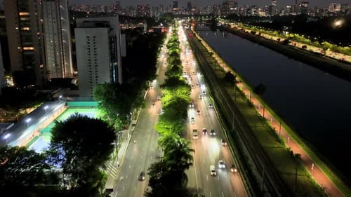 Marginal Pinheiros no centro da cidade de São Paulo, Brasil.