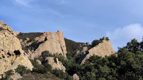 Paisaje montañoso de la formación de Mammoth Rock en California, Estados Unidos, naturaleza