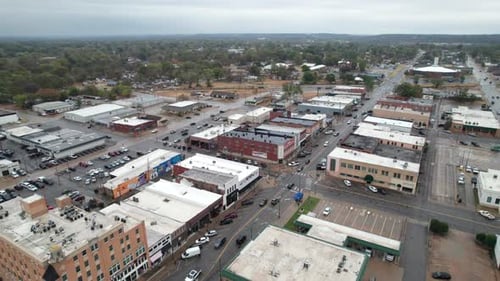 Vue aérienne du centre-ville de Claremore, en Oklahoma, le long de la Route 66. Main Street, États-Unis, Will Rogers Blvd
.