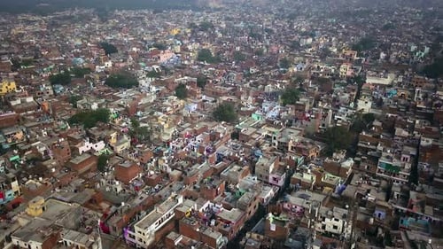 Stadtleben in Indien Arga in der Nähe des berühmten Taj Mahal Ländliche Stadtlandschaft Smogverschmutzung Indien Blick auf einen geschäftigen Laden
