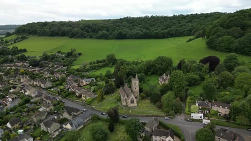 Vidéo aérienne au-dessus d'Uley, Royaume-Uni