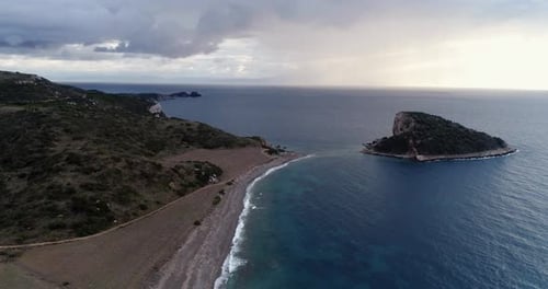 Ancienne île pirate de Myonnesos (plus connue sous le nom d'île de Cifit)