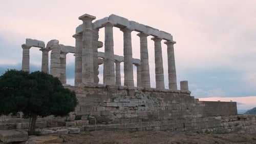 Grèce Cap Sounio avec les ruines de l'ancien temple de Poséidon au coucher du soleil Point de repère touristique et touristique à