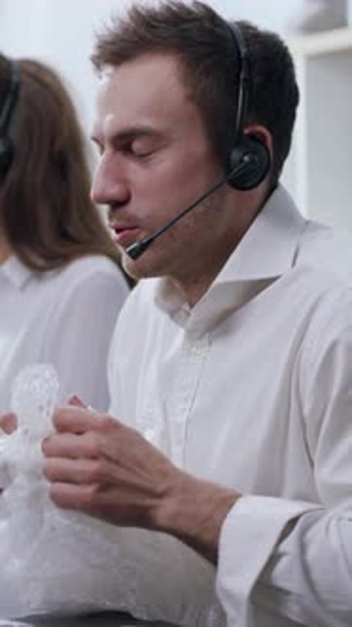 Customer Support Agents are Working Effectively in a Modern and Dynamic Office Environment