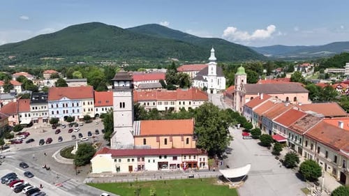 Vue aérienne de la ville de Roznava en Slovaquie