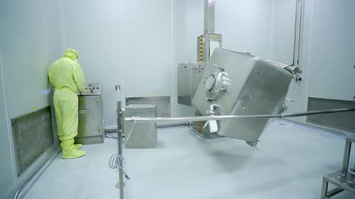 Big blending machine operated by the operator. Powder blending machine for medicines.