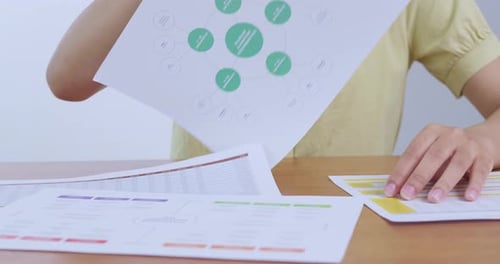 Análise de dados de negócios: estratégias perspicazes para profissionais de revisão de documentos de escritório