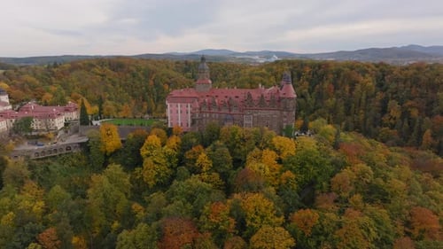 Château de Walbrzych en Basse-Silésie, Pologne #1