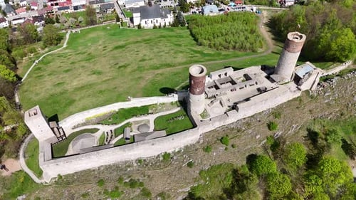 Vue aérienne du château royal de Checiny, Pologne