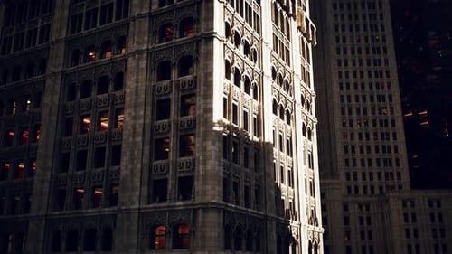 Un edificio imponente en el corazón de la ciudad de Nueva York
