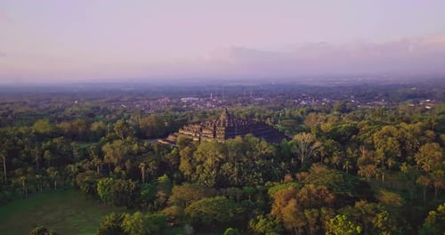 Magelang, 25. Juli 2021, Nachmittagsatmosphäre im Borobudur-Tempel